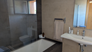 Master room Ensuite bathroom